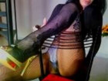 Le mie gambe con tacchi a spillo e calze a rete