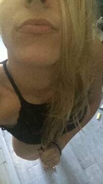 Public Photo of DollysexyBlonde