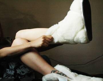 le mie gambe pretendono dolci baci...