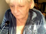 DONNA MATURA CHE LECCA SUOI CAPEZZOLI